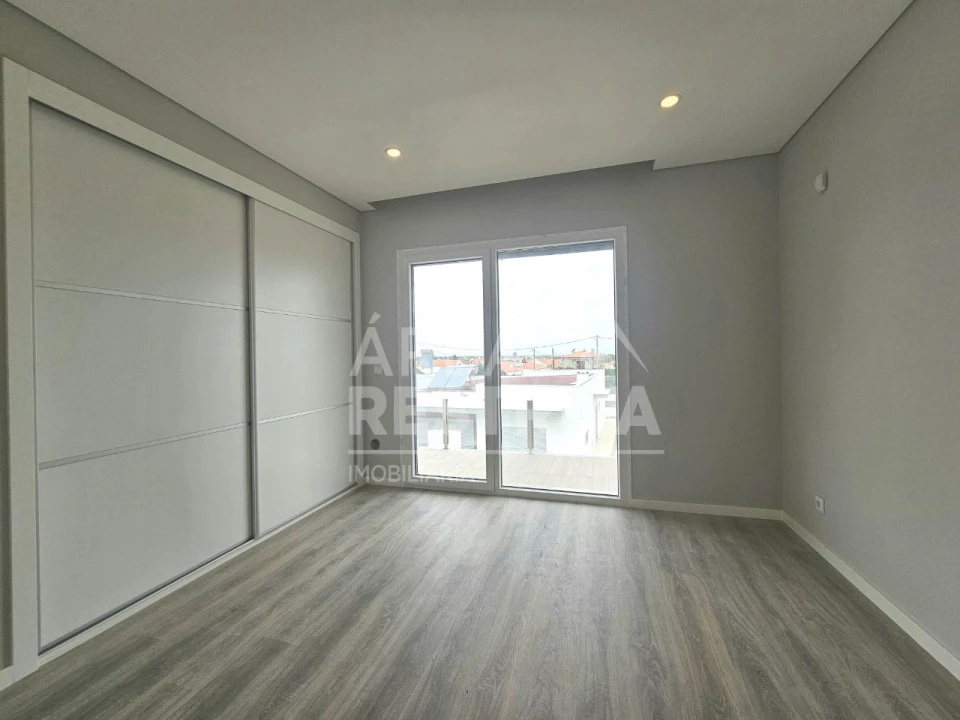 Moradia T4 para Venda em Azeitão (São Lourenço e São Simão) Foto 35