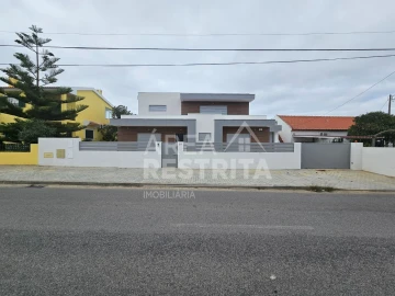 Moradia T4 para Venda em Azeitão (São Lourenço e São Simão)