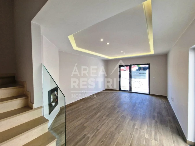 Moradia T3 para Venda em Quinta do Conde Foto 2