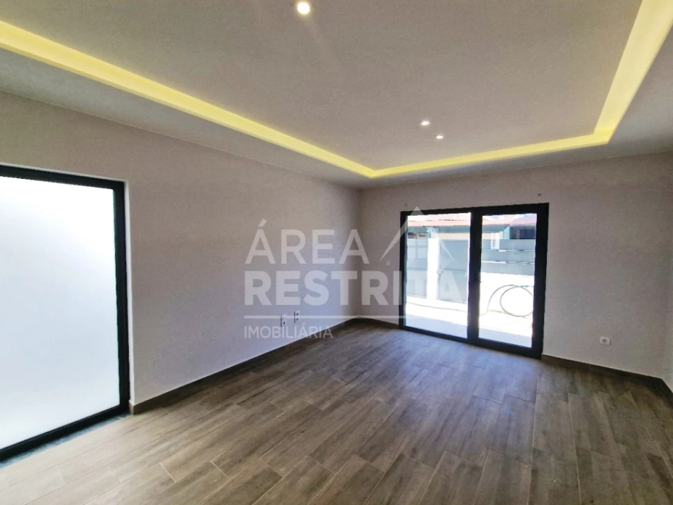 Moradia T3 para Venda em Quinta do Conde Foto 4