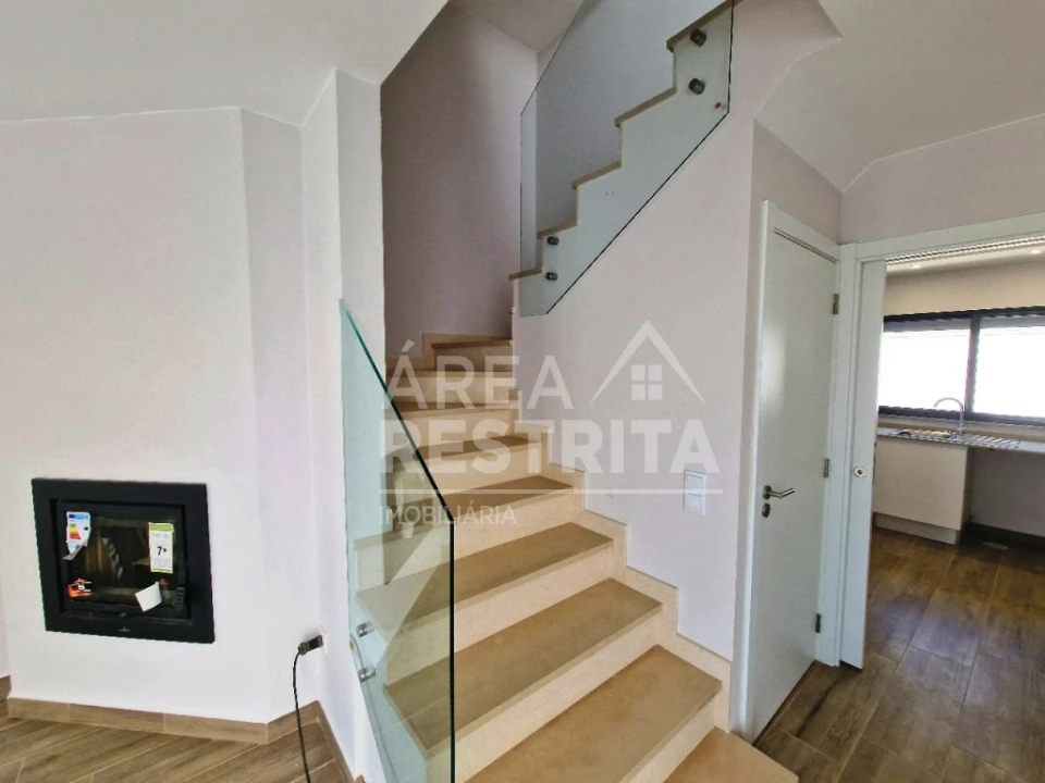 Moradia T3 para Venda em Quinta do Conde Foto 6