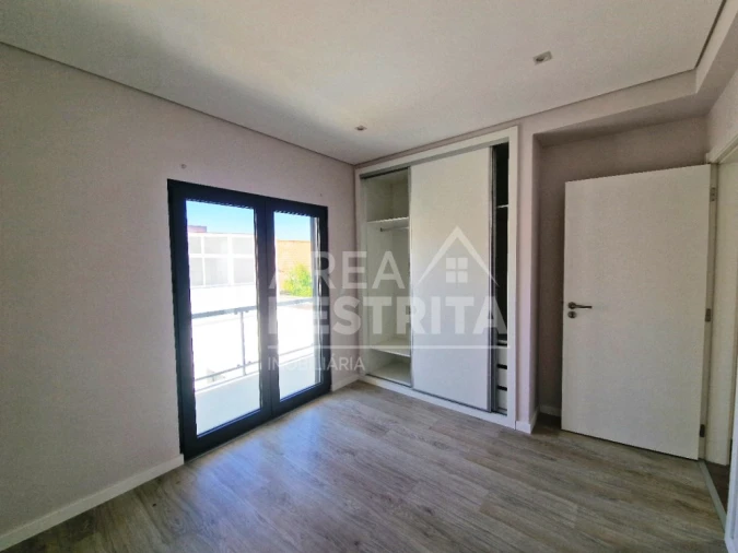 Moradia T3 para Venda em Quinta do Conde Foto 9