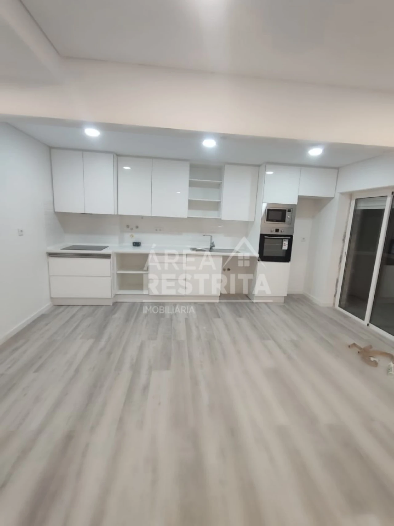 Apartamento T3 para Venda em Laranjeiro e Feijó Foto 2