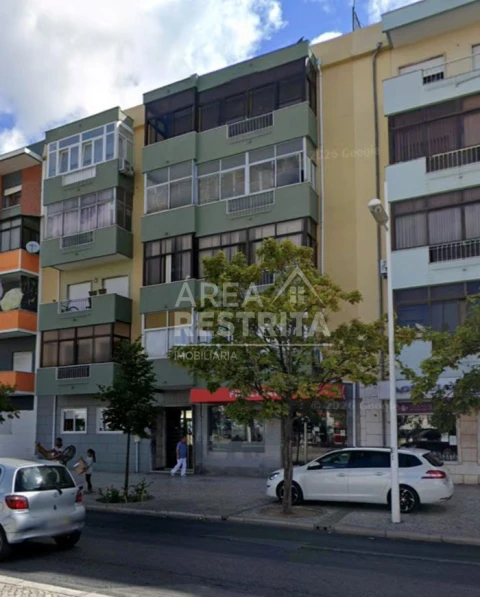 Apartamento T3 para Venda em Laranjeiro e Feijó