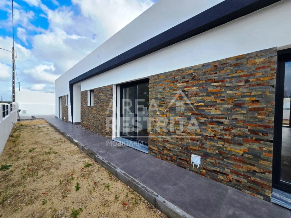 Moradia T3 para Venda em Quinta do Anjo Foto 3