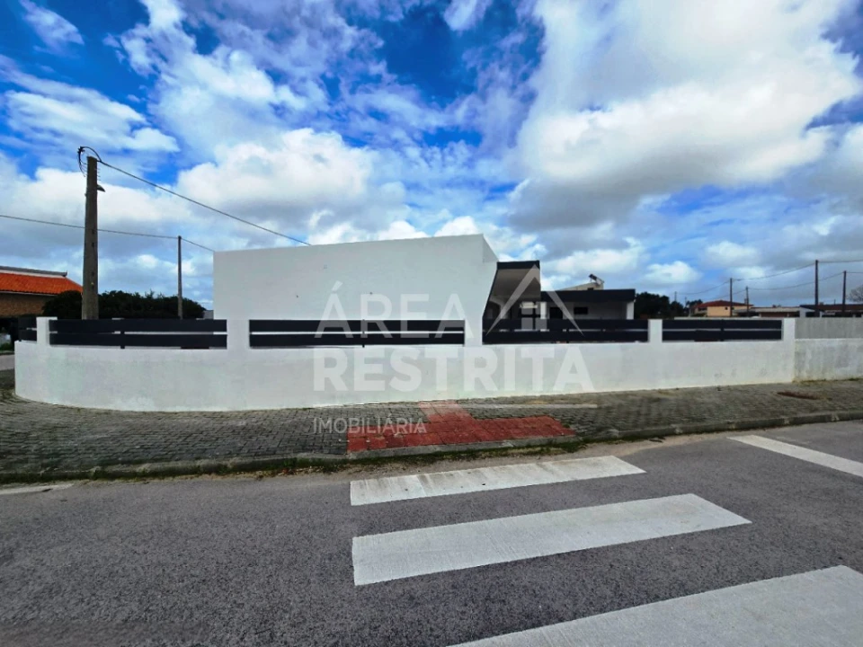 Moradia T3 para Venda em Quinta do Anjo Foto 8