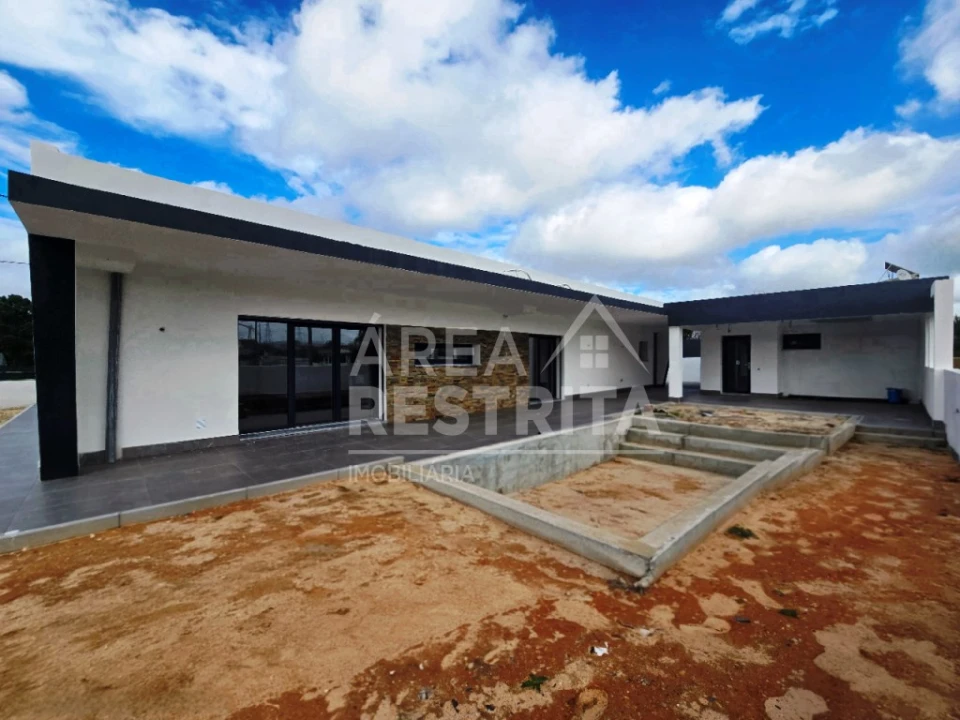 Moradia T3 para Venda em Quinta do Anjo Foto 11