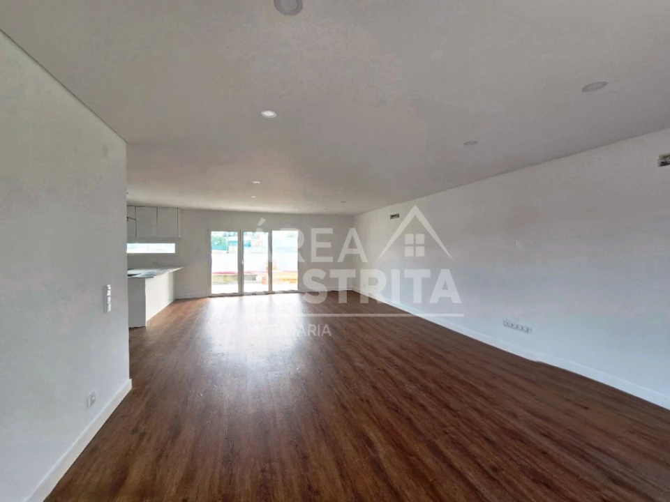 Moradia T3 para Venda em Quinta do Anjo Foto 17