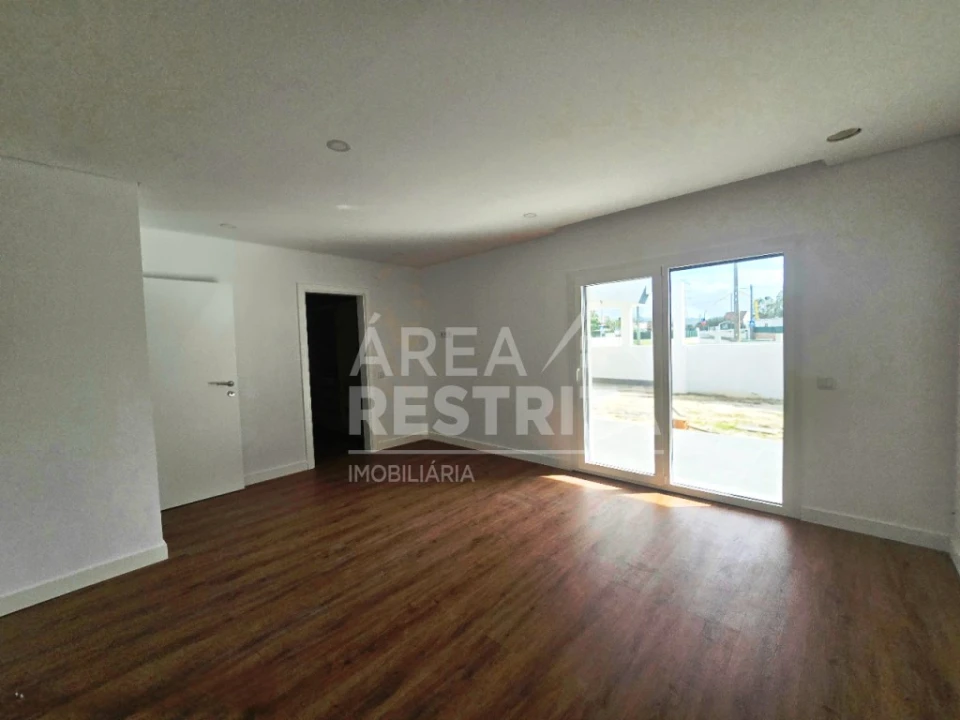 Moradia T3 para Venda em Quinta do Anjo Foto 33