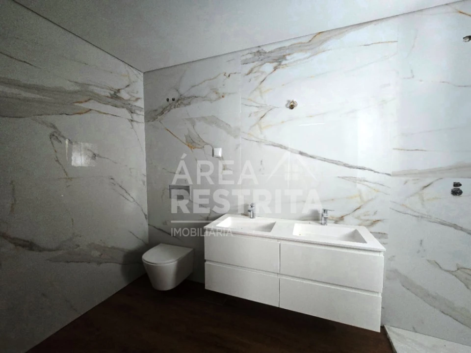 Moradia T3 para Venda em Quinta do Anjo Foto 36