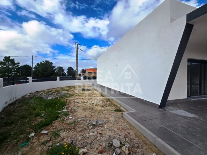 Moradia T3 para Venda em Quinta do Anjo Foto 4