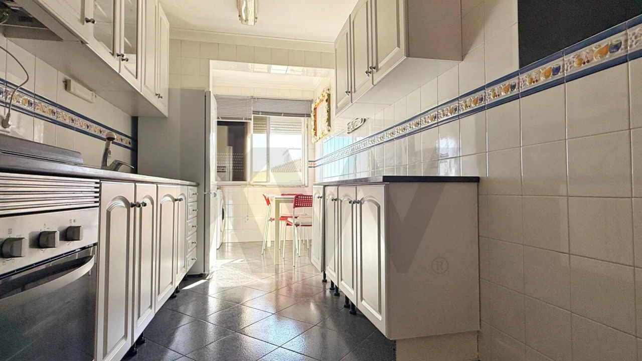 Apartamento T2 para Venda em Corroios Foto 12