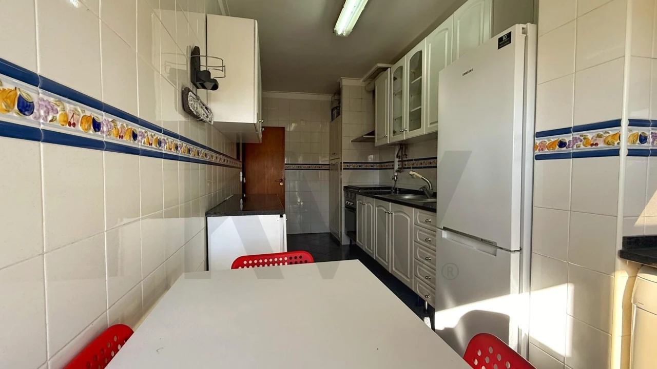 Apartamento T2 para Venda em Corroios Foto 9