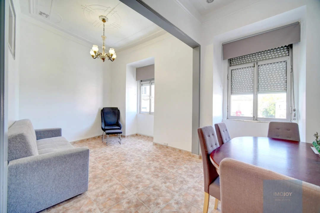 Apartamento T2 para Venda em Campolide Foto 1