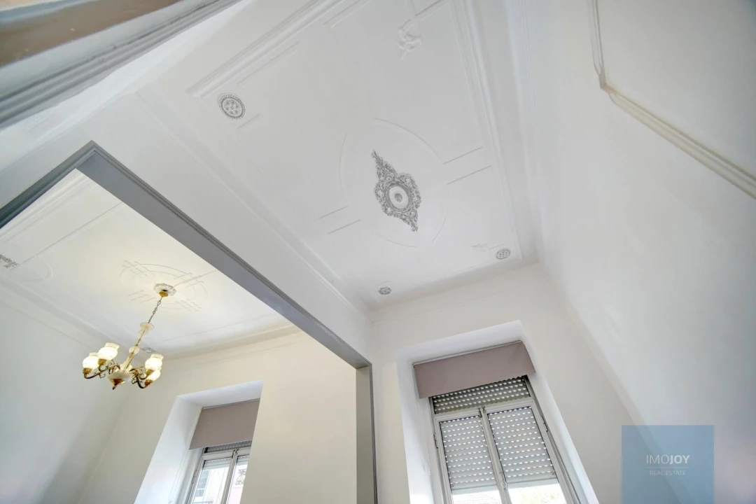 Apartamento T2 para Venda em Campolide Foto 3