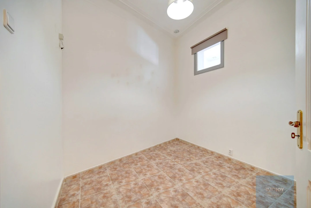 Apartamento T2 para Venda em Campolide Foto 9