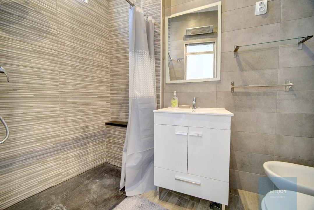 Apartamento T2 para Venda em Campolide Foto 13