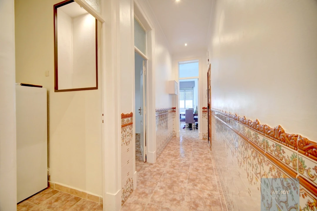 Apartamento T2 para Venda em Campolide Foto 7