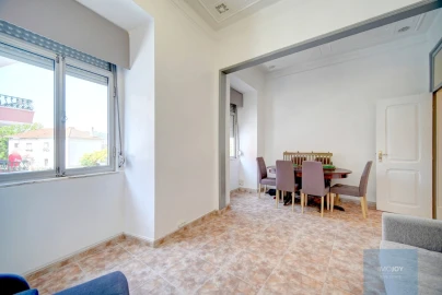 Apartamento T2 para Venda em Campolide