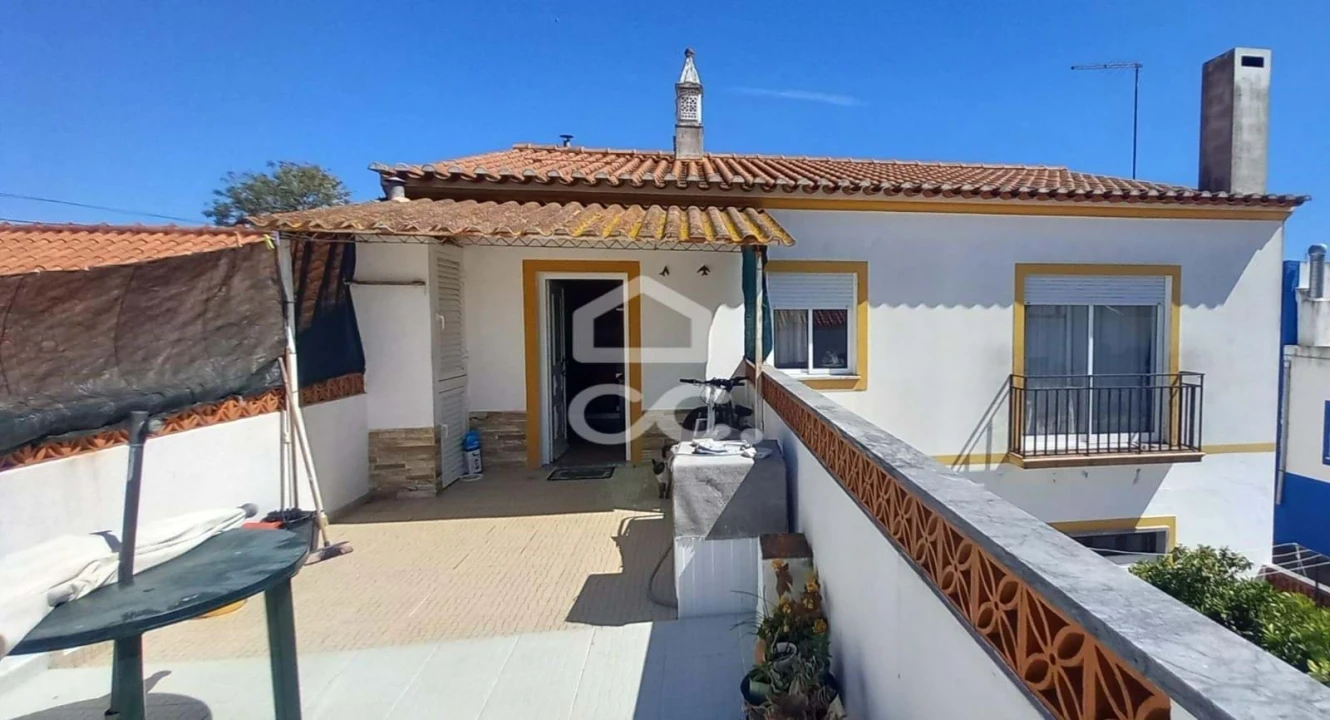 Moradia T2 para Venda em Santa Clara de Louredo Foto 3