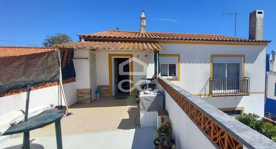 Moradia T2 para Venda em Santa Clara de Louredo Foto 3