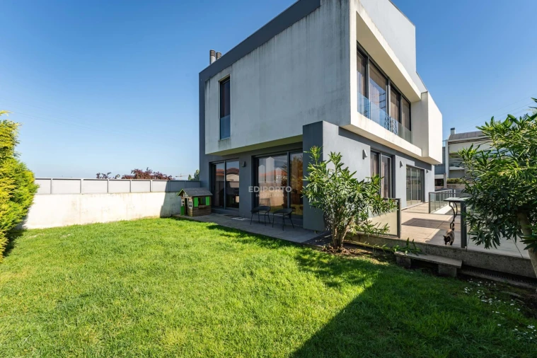 Moradia T4 para Venda em Cidade da Maia Foto 2