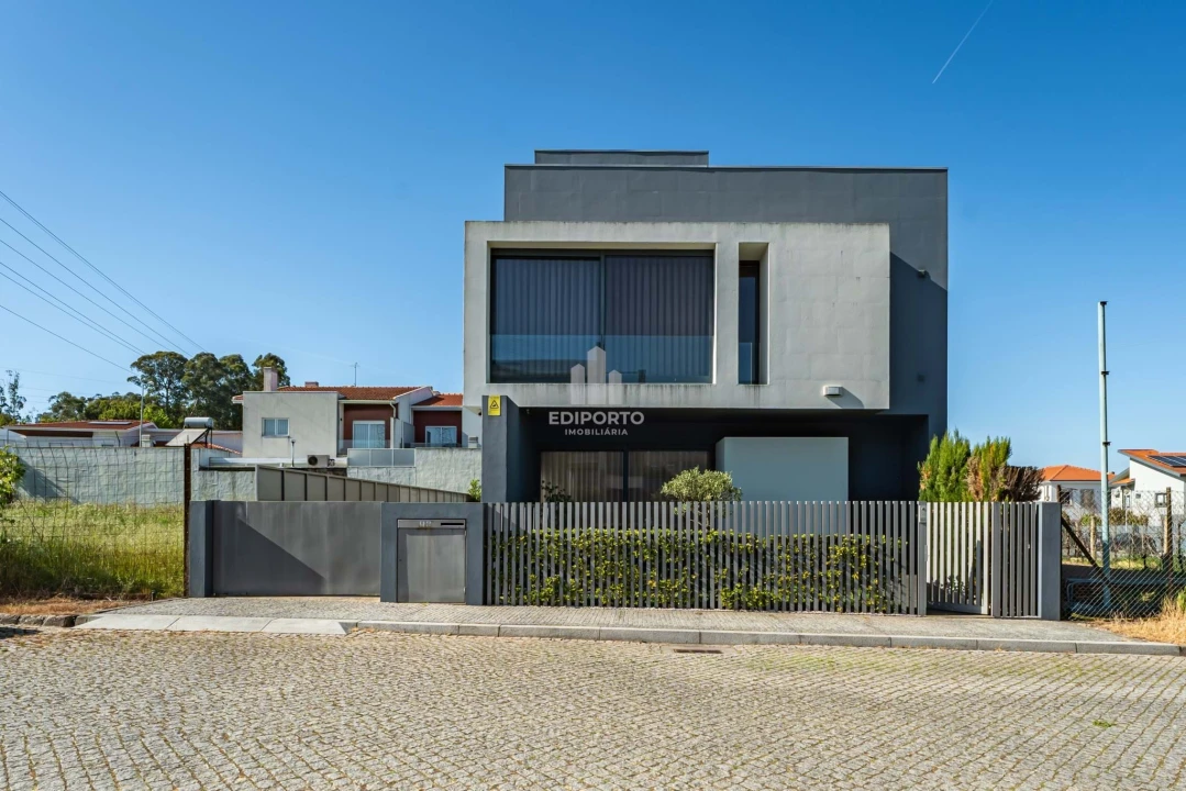 Moradia T4 para Venda em Cidade da Maia Foto 1