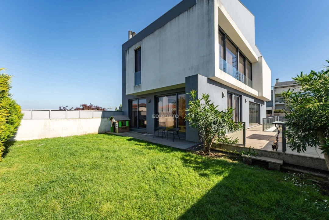 Moradia T4 para Venda em Cidade da Maia Foto 2