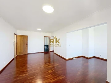 Apartamento T3 para Arrendamento em São Martinho