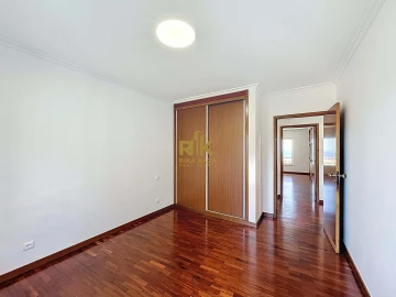 Apartamento T3 para Arrendamento em São Martinho