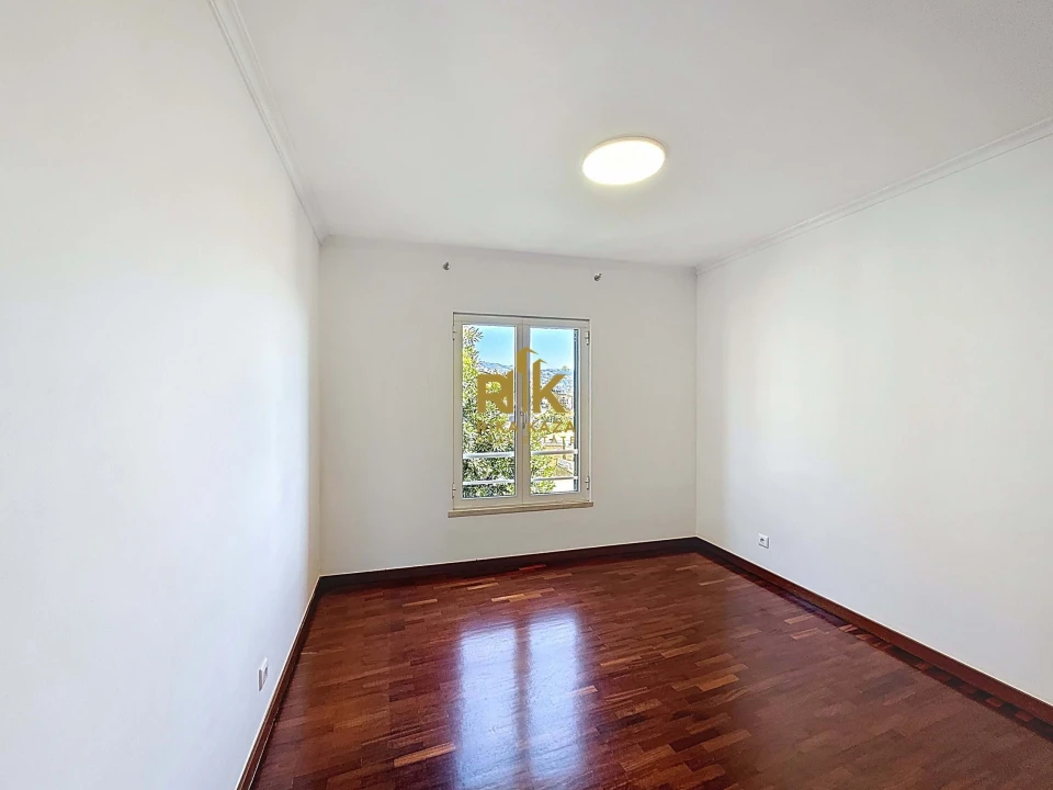 Apartamento T3 para Arrendamento em São Martinho Foto 12