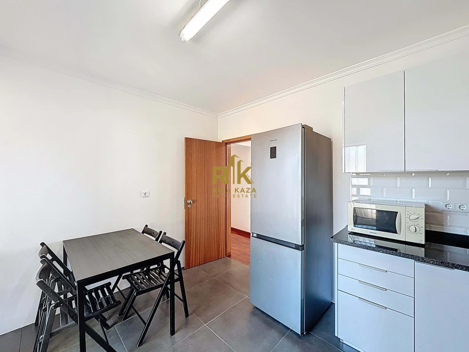 Apartamento T3 para Arrendamento em São Martinho Foto 17