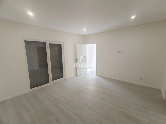 Apartamento T2 para Venda em Fernao Ferro Foto 32