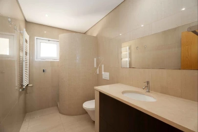 Moradia T3 para Arrendamento em Quarteira