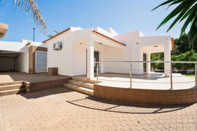 Moradia T3 para Arrendamento em Quarteira