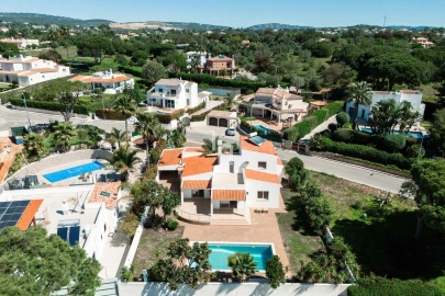 Moradia T3 para Arrendamento em Quarteira