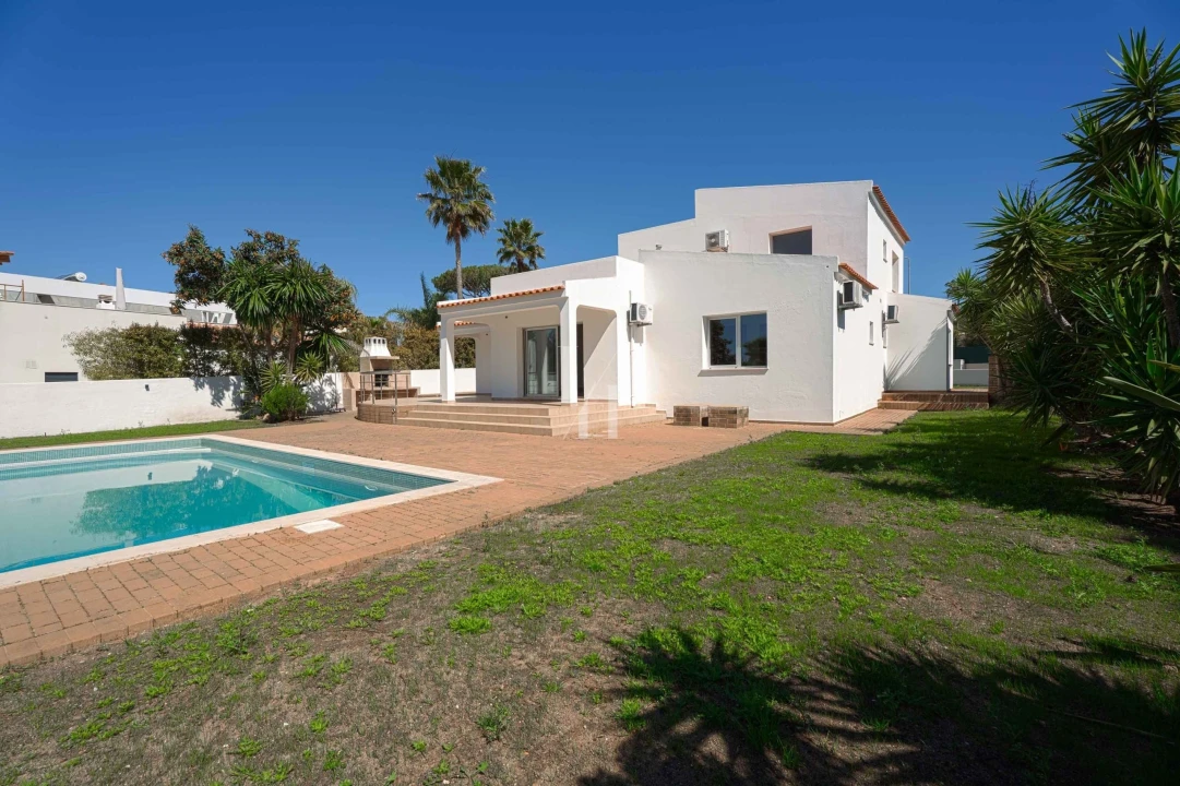 Moradia T3 para Arrendamento em Quarteira Foto 23