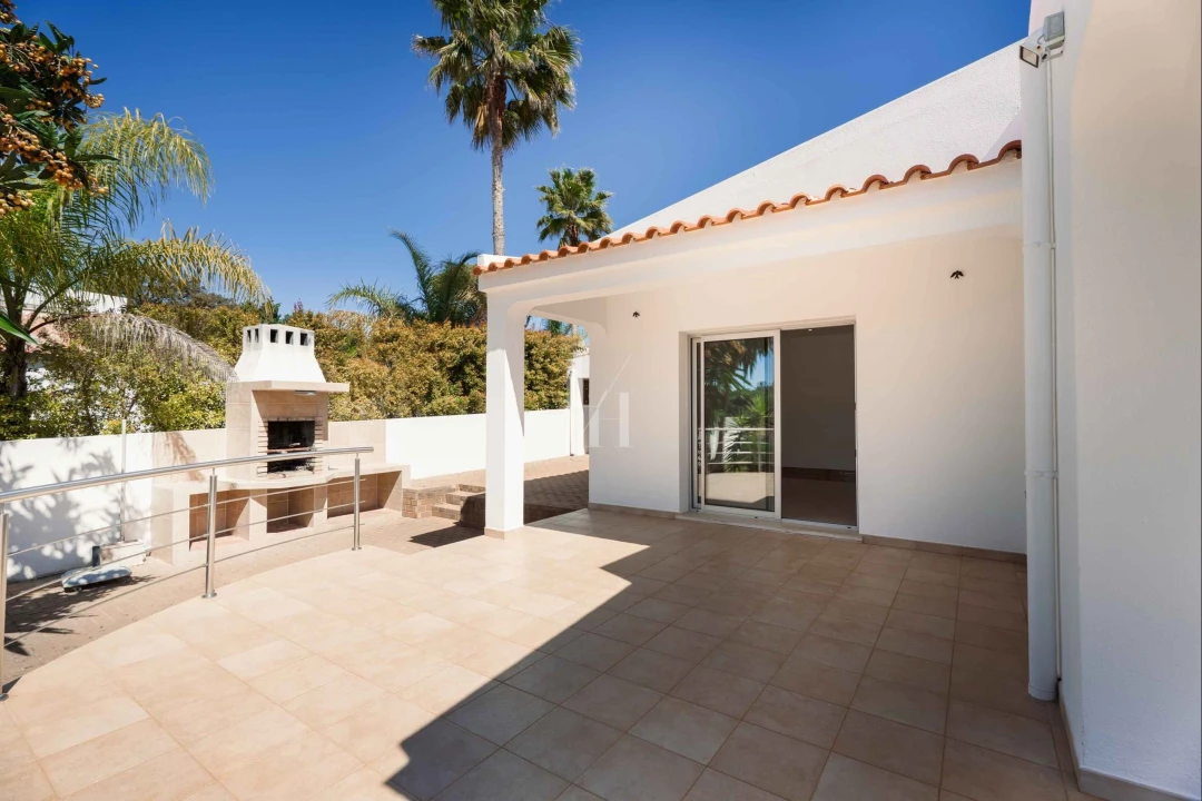 Moradia T3 para Arrendamento em Quarteira Foto 7