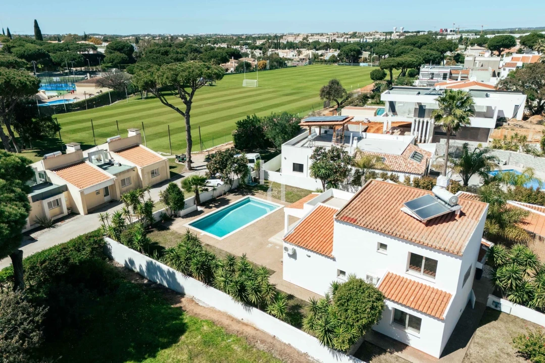 Moradia T3 para Arrendamento em Quarteira Foto 49