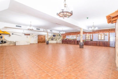 Negócio para Venda em Santa Maria da Feira, Travanca, Sanfins e Espargo