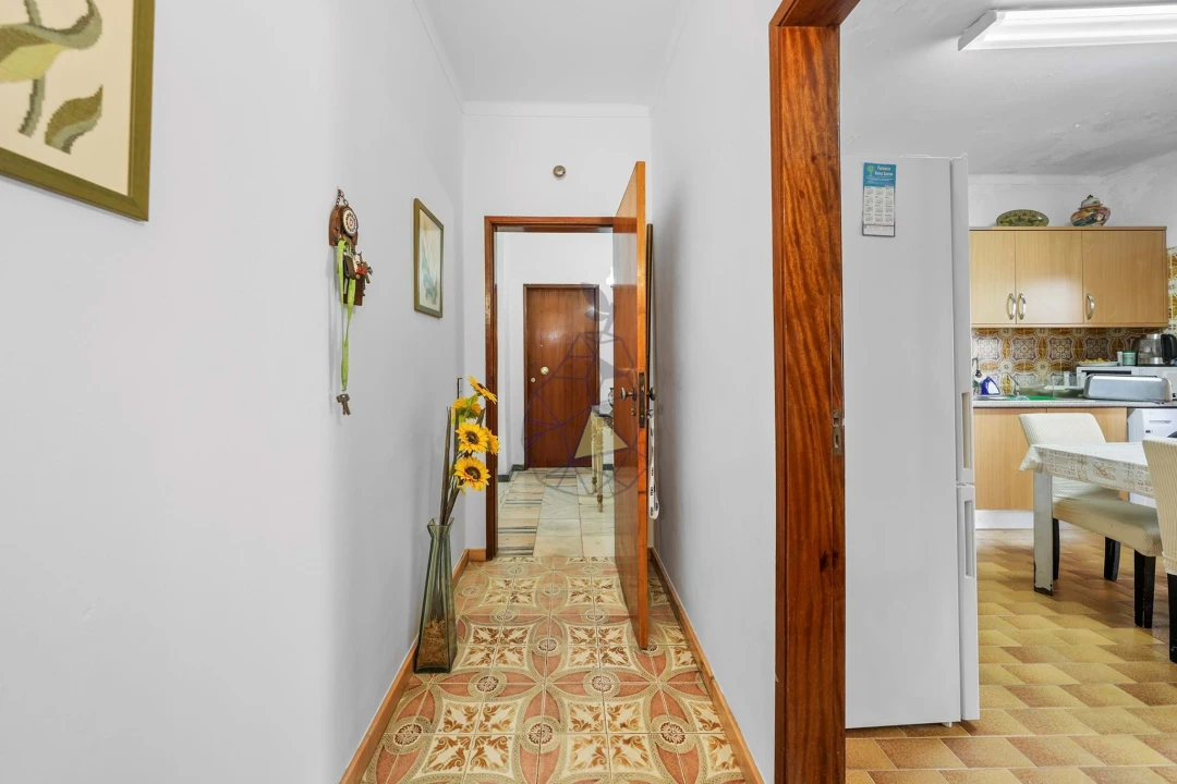 Apartamento T2 para Venda em Estômbar e Parchal Foto 33