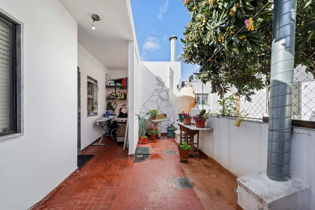 Apartamento T2 para Venda em Estômbar e Parchal Foto 17