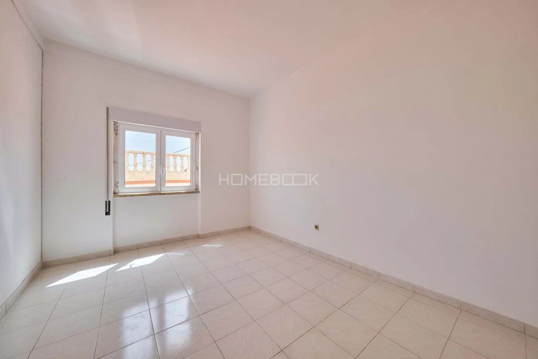 Moradia T6 para Venda em Vialonga Foto 22