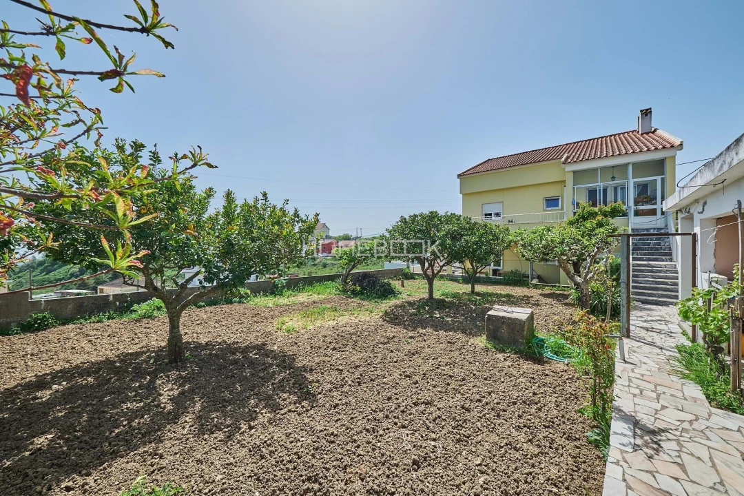 Moradia T6 para Venda em Vialonga Foto 8