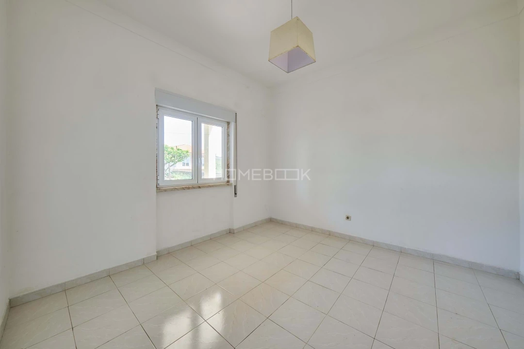 Moradia T6 para Venda em Vialonga Foto 25