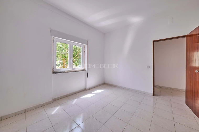 Moradia T6 para Venda em Vialonga Foto 21