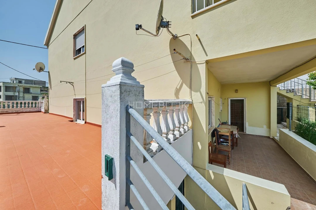 Moradia T6 para Venda em Vialonga Foto 10