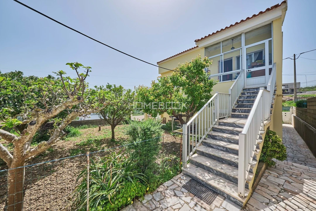 Moradia T6 para Venda em Vialonga Foto 5