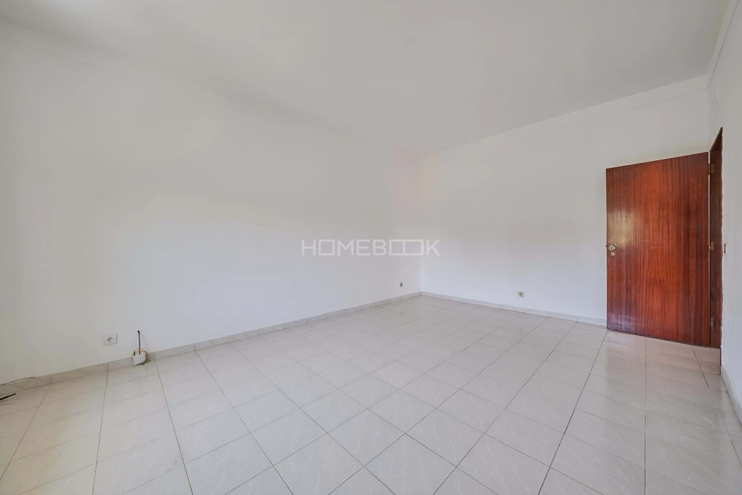 Moradia T6 para Venda em Vialonga Foto 18