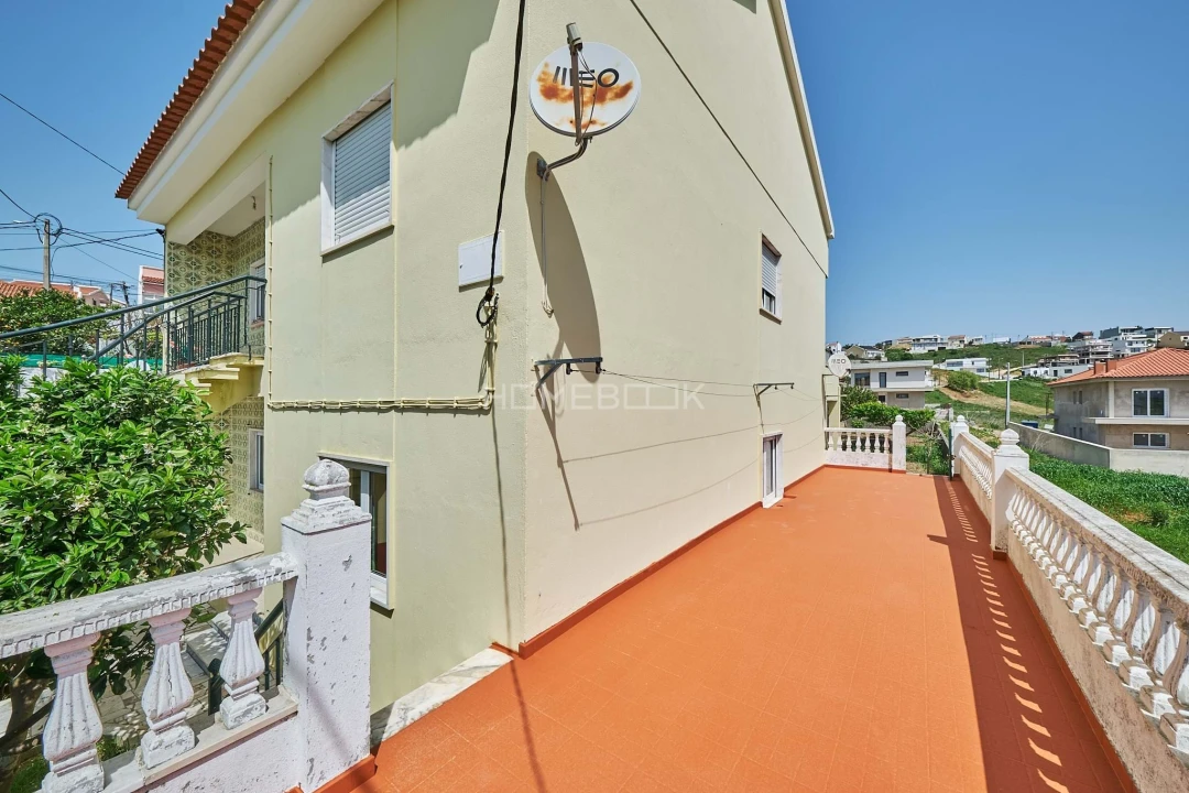 Moradia T6 para Venda em Vialonga Foto 9